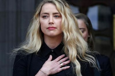 Elon Musk Akuisisi Twitter, Akun Amber Heard Mendadak Hilang, Ada Apa Nih?