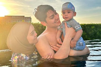 Makin Harmonis, Lesti dan Billar Semringah Main Ikan sama Baby L: Keluarga Bahagia