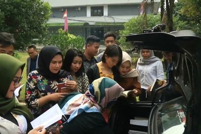 Geregetan Isu Darurat Membaca, Dosen Unjani Sulap Mobilnya Jadi Perpustakaan Berjalan!