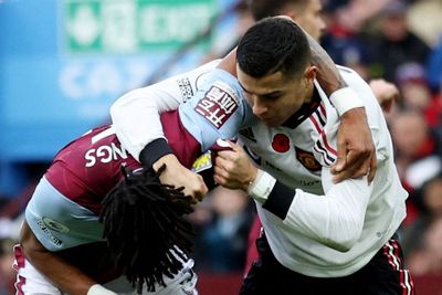 MU Kalah, Ronaldo Gelut Sama Pemain Aston Villa, Netizen: Makin Tua Makin Berulah