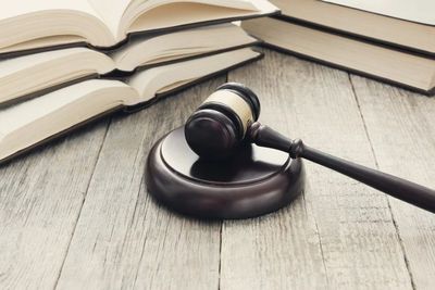 Jangan Sampai Buta! Ini 6 Alasan Mengapa Kamu Harus Melek Hukum