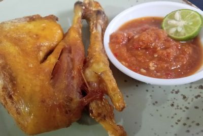 Cari yang Pedas-pedas di Semarang? Kuliner Ayam Tempong yang Satu Ini Pedasnya Nampolll!