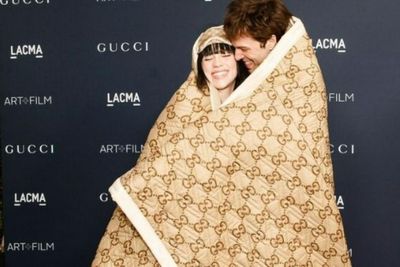 Billie Eilish dan Jesse Rutherford Mesra Selimutan Gucci Tampil di Lacma Art