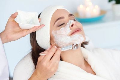 Wanita Usia 30-an, Simak Nih 3 Cara Perawatan Agar Kulit Wajah Tetap Glowing