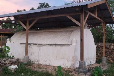 Bukannya Bikin Ngeri, Makam Raja Berbentuk Keranda Ini Malah Jadi Destinasi Wisata