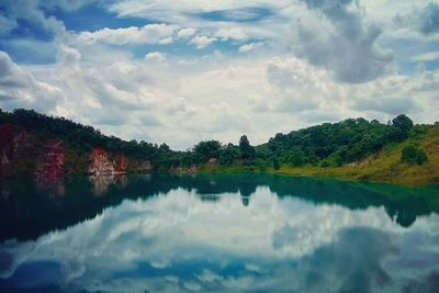 Potret Danau Surga Eksotis Tiga Warna, Ternyata Bekas Galian Tambang di Samarinda