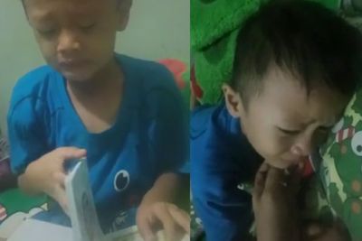 Pilu! Bocah Laki-Laki Menangis Tersedu-sedu Pandangi Foto Ibu di Buku Yasin
