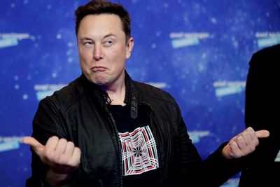 Unggah Meme Tentara Nazi Bawa Kandang Burung Merpati, Elon Musk Dikecam!