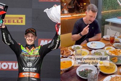Ekspresi Jonathan Rea saat Pertama Kali Nyobain Nasi Padang, Enak Gak Bang?