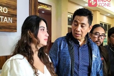 Fans Leslar Nangis Tertunduk Minta Maaf, Melas Ngaku Sayang Dewi Perssik