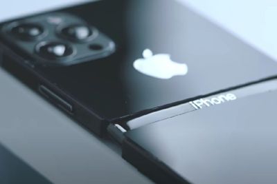 Kreatif! YouTuber Asal China Ini Modifikasi iPhone Jadi Ponsel Layar Lipat