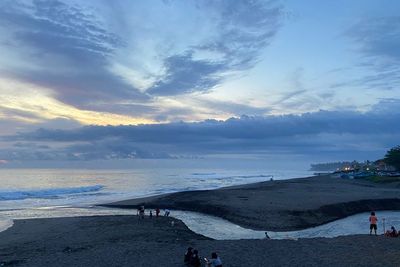 Pantai Munggu: Pantai Hidden Gem Buat Sunset-an di Bali, Bule Jarang Ada yang ke Sini