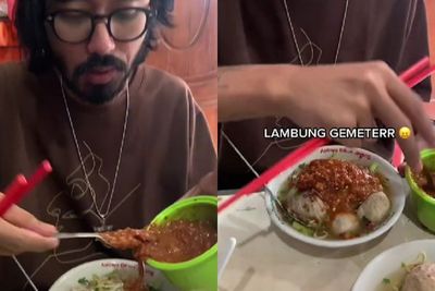 Ampun! Seorang Pria Makan Bakso Habiskan Setengah Mangkuk Cabai, Bikin Netizen Heran