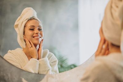 Kulit Gak Glowing-glowing? Ternyata 4 Faktor Ini yang Buat Wajah Jadi Kusam
