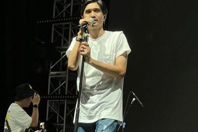 Aksi Fan Service Duta SO7 Ambil HP Penggemar pas Konser Tuai Pujian: Gak Kayak yang Onoh