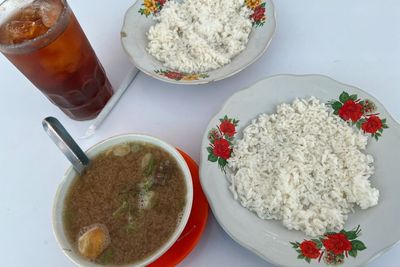 Warung Sop Saudara Termurah di Makassar, Seporsi Cuma Rp6 Ribu Aja!
