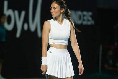 Gaya Wulan Guritno Berpose Tanding Tiba-tiba Tenis, Netizen: Cakep Garansi Seumur Hidup