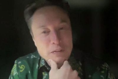 Elon Musk Pakai Batik Sulawesi Tengah di KTT B20, Kelihatan Makin Kece!
