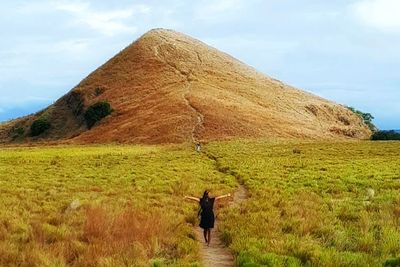 Pulau Kenawa di Sumbawa, Tak Berpenghuni Tapi Punya Savana Eksotis dengan Laut Biru