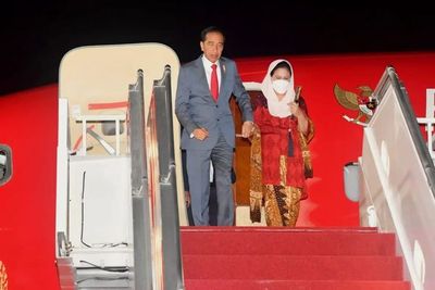 Terpeleset di Tangga Pesawat, Istana Pastikan Kondisi Ibu Negara Baik