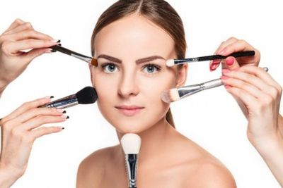 7 Tips Buat Riasan No Makeup Makeup Look, Cocok untuk Liburan Loh!