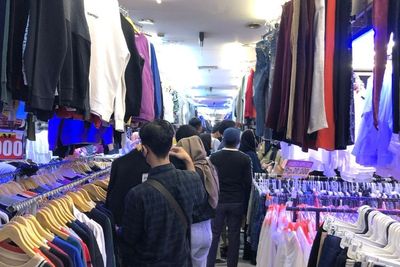 Thrifting di Pasar Senen Jadi Alternatif Tampil Modis dengan Budget Ngepas