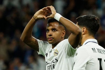 Rodrygo Main dengan Pemain yang Lebih Tua dari Ayahnya di Timnas Brasil, Siapa Dia?