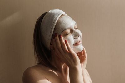 7 Masker Wajah untuk Memutihkan Kulit, Dijamin Bikin Glowing!