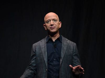 Naik Terus, Jeff Bezos Jual 50 Juta Saham Amazon Senilai Rp135 Triliun
