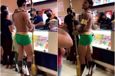 Viral Pria Cosplay Namor Cuma Pakai Kolor Hijau ke Bioskop, Netizen: Gak Kedinginan?