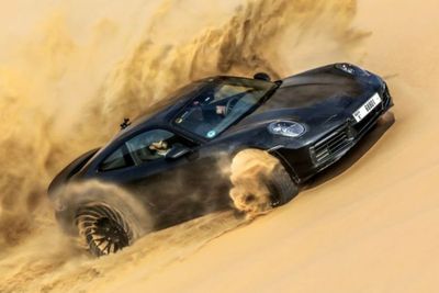 Porsche 911 Dakar Jadi Sportscar Pertama yang Bisa Ngacir di Gurun Pasir