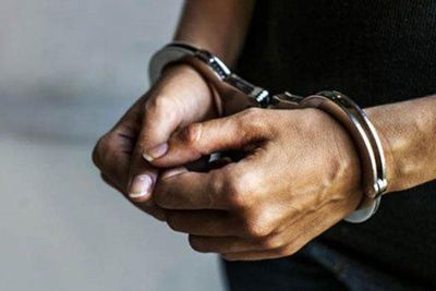 Tegang! Momen Penangkapan Bandar Narkoba, Polisi Ditimpuk Warga hingga Hampir Ditikam!