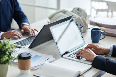 Daftar 5 Laptop Bisnis Terbaik 2022 yang Wajib Punya