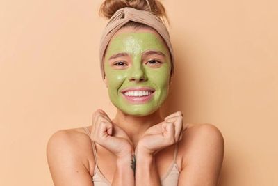 5 Manfaat Masker Spirulina, Gak Cuma Cegah Jerawat Loh
