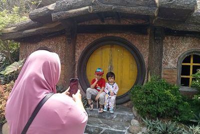 Dokar Dreamland, Wisata di Tulungagung yang Punya Rumah Hobbit Mirip di Luar Negeri