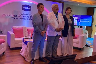 Peringati Hari Kesehatan Nasional, Vaseline Beri Edukasi Kesehatan Kulit Bersama PERDOSKI