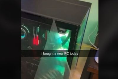 Niat Lepas Plastik Case PC, Nasib Gamer Satu Ini Malah Berujung Apes!