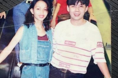 Potret Foto Jadul Bunda Corla Foto dengan Pria yang Gagal Berjodoh: Ini Bapak Kau!