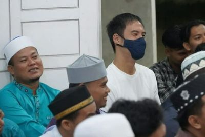 4 Potret Penampilan Daniel Mananta Ikut Kajian Islami, Ada yang Bareng UAS