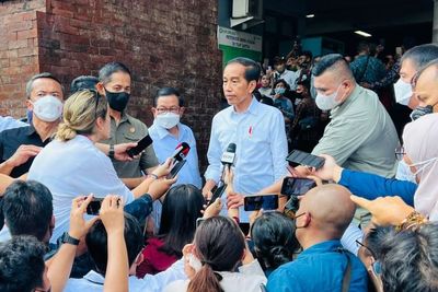 Blusukan ke Pasar Badung, Presiden Jokowi: Saya Ingin Lihat Harga Barang