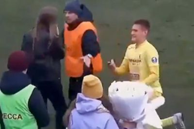 Gagal Romantis, Steward Malah Usir Kekasih Pemain yang Mau Dilamar