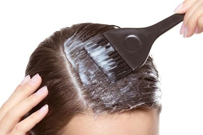 6 Cara Merawat Rambut Berwarna Supaya Warna Tahan Lama dan Tetap Sehat!