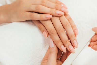 Mani Pedi di Rumah Pakai Nail Buffer, Kuku Jadi Mengkilap!