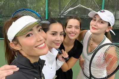 Potret Ayu Dewi, Nagita, Luna Maya, Nia Ramadhani Main Tenis Bareng, Netizen: ATM Berjejer