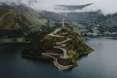 Cantiknya Bukit Sibea-Bea, Wisata Alam Instagramable Punya Jalan Berkelok Mirip Sirkuit F1
