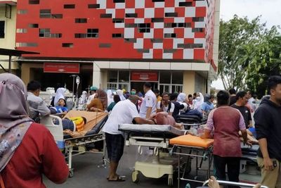 Imbas Gempa di Cianjur, Bangunan Kampus Roboh hingga Pasien RS Dievakuasi!