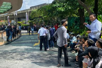 Detik-detik Gempa Guncang Jakarta, Karyawan Berhamburan Tinggalkan Makan Siang
