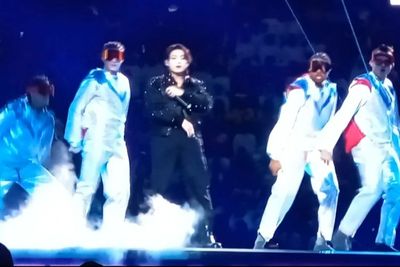 Jungkook BTS Tampil Memukau di Pembukaan Piala Dunia 2022, Aksi Army Menggemparkan Qatar