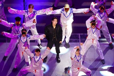 Tak Ada Dua Lipa atau Shakira, Jungkook BTS Tetap Bikin Megah Opening Piala Dunia 2022