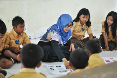40 Kata Mutiara Ucapan Selamat Hari Guru yang Menyentuh Hati
